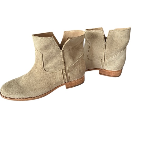 Frye 6B Leather Bootie NWOT No Flaws Pull on 1” heel  Beige Suede Comfy Luxury - Picture 2 of 9